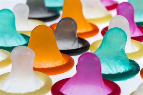 Blowjob ohne Kondom gegen Aufpreis Erotik Massage Jona